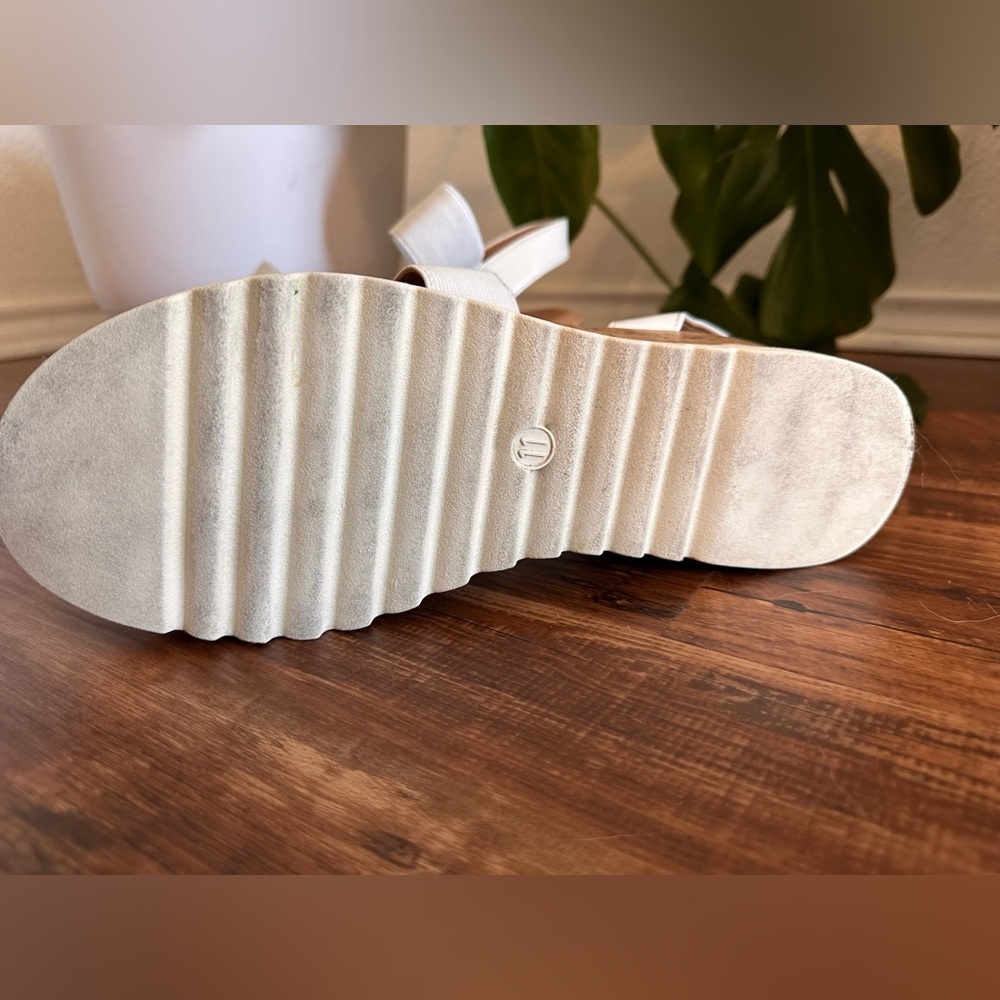 Universal Threads White Platform Sandals - Picture 7 of 7